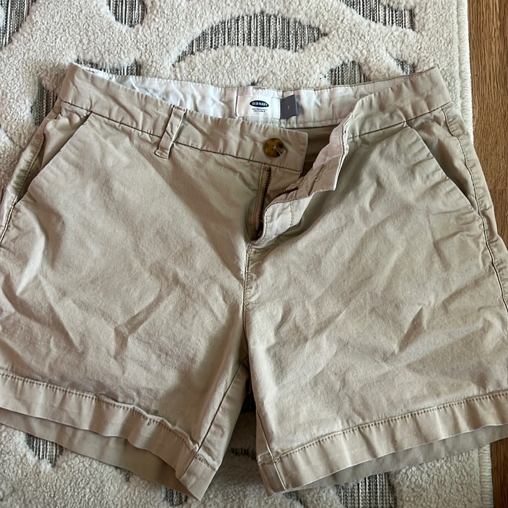 Size 2 Old navy 3 inch khaki shorts